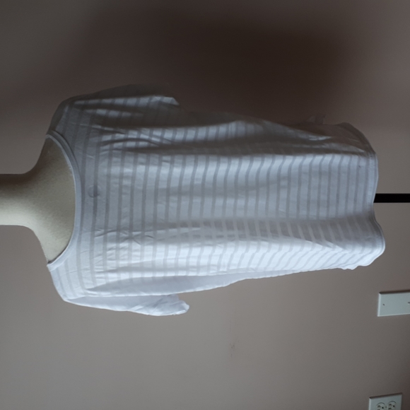 2/$25 Roxy Beach tee - Picture 4 of 6